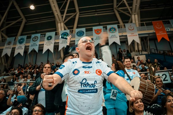 Wie kann man seine Aufstellung im Fußball variabel gestalten?